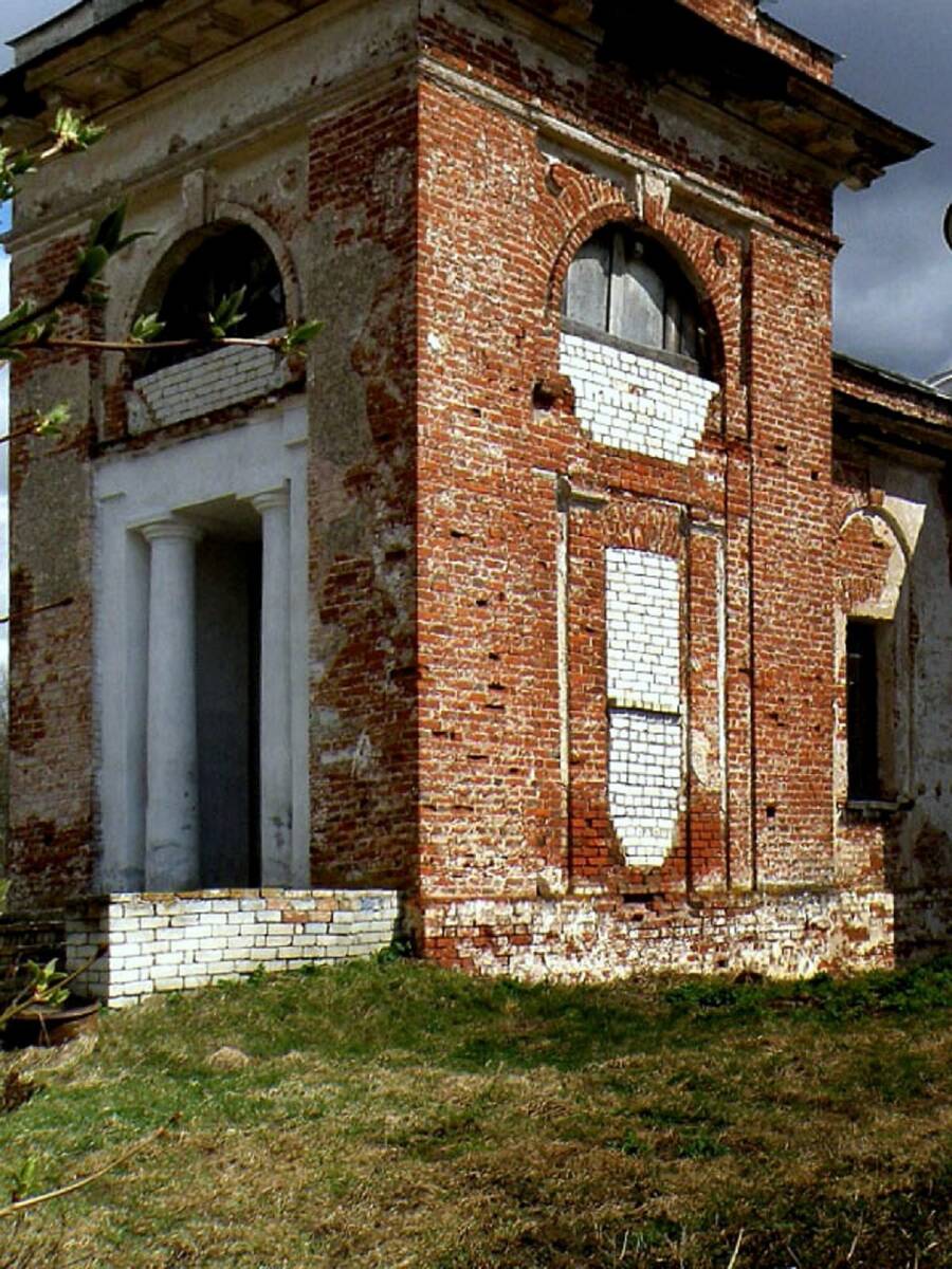 Церковь Рождества Христова, Быковка (Воротынский район, Нижегородская область). архитектурные детали, Основание колокольни, вид с юго-запада