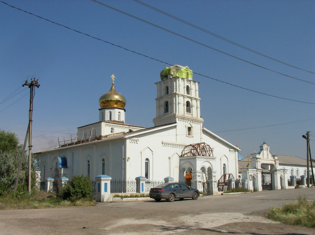 Магнитогорск. Церковь Михаила Архангела. общий вид в ландшафте