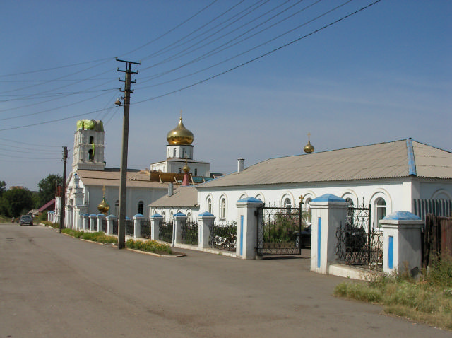 Магнитогорск. Церковь Михаила Архангела. общий вид в ландшафте