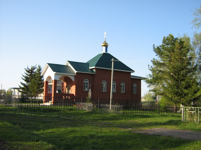 Спасское. Церковь Димитрия Солунского. общий вид в ландшафте