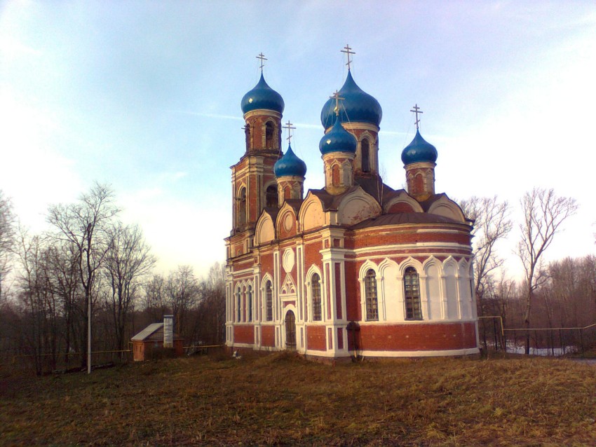 Покров Майдан. Церковь Покрова Пресвятой Богородицы. общий вид в ландшафте