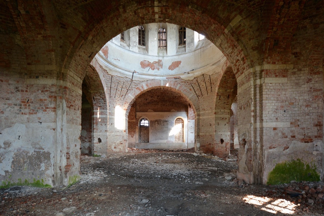 Церковь Троицы Живоначальной, Троице-Орловка (Скопинский район и г. Скопин, Рязанская область). интерьер и убранство, Вид в восточную сторону основного объема