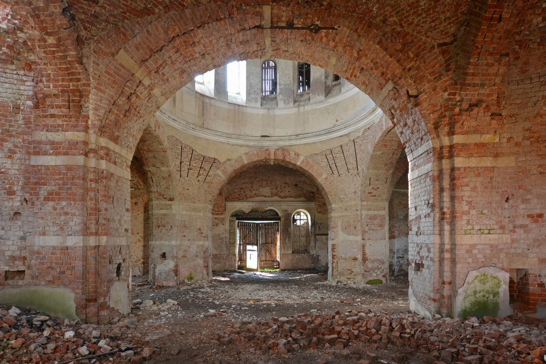 Церковь Троицы Живоначальной, Троице-Орловка (Скопинский район и г. Скопин, Рязанская область). интерьер и убранство, Вид в западную сторону основного объема