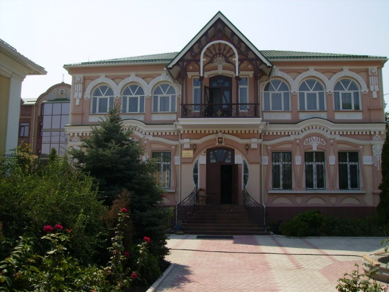 Часовня Успения Пресвятой Богородицы при епархиальном управлении, Краснодар (Краснодар, город, Краснодарский край). дополнительная информация, Старое  здание  епархиального  управления