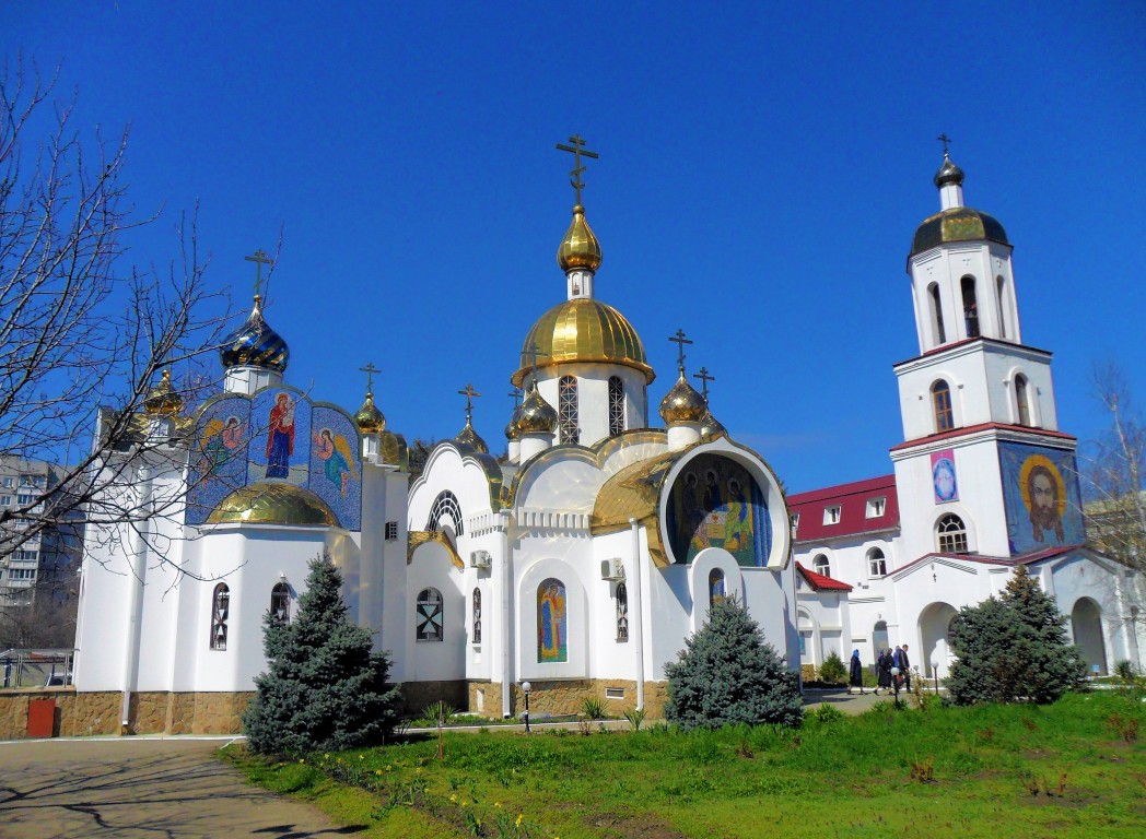 Краснодар. Церковь Иоанна Воина. общий вид в ландшафте