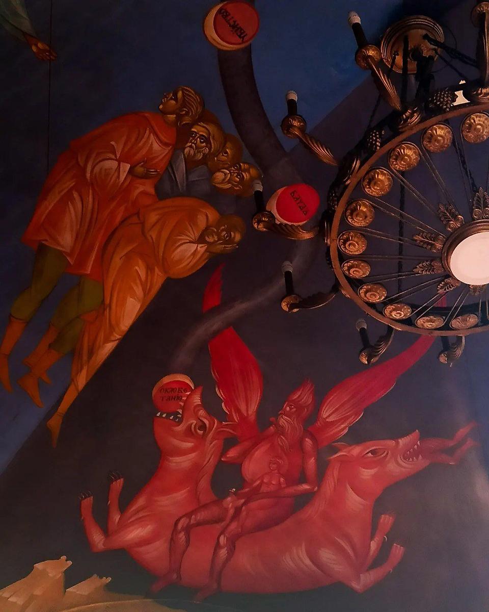 Необычная фреска в церкви в честь иконы "Всех скорбящих Радость", интерьер и убранство. Церковь иконы Божией Матери "Всех скорбящих Радость" при Первой городской больнице, Краснодар (Краснодар, город, Краснодарский край)