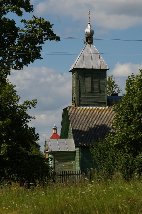 Моленная Покрова Пресвятой Богородицы, Данишевка (Аугшдаугавский край, Латвия). общий вид в ландшафте