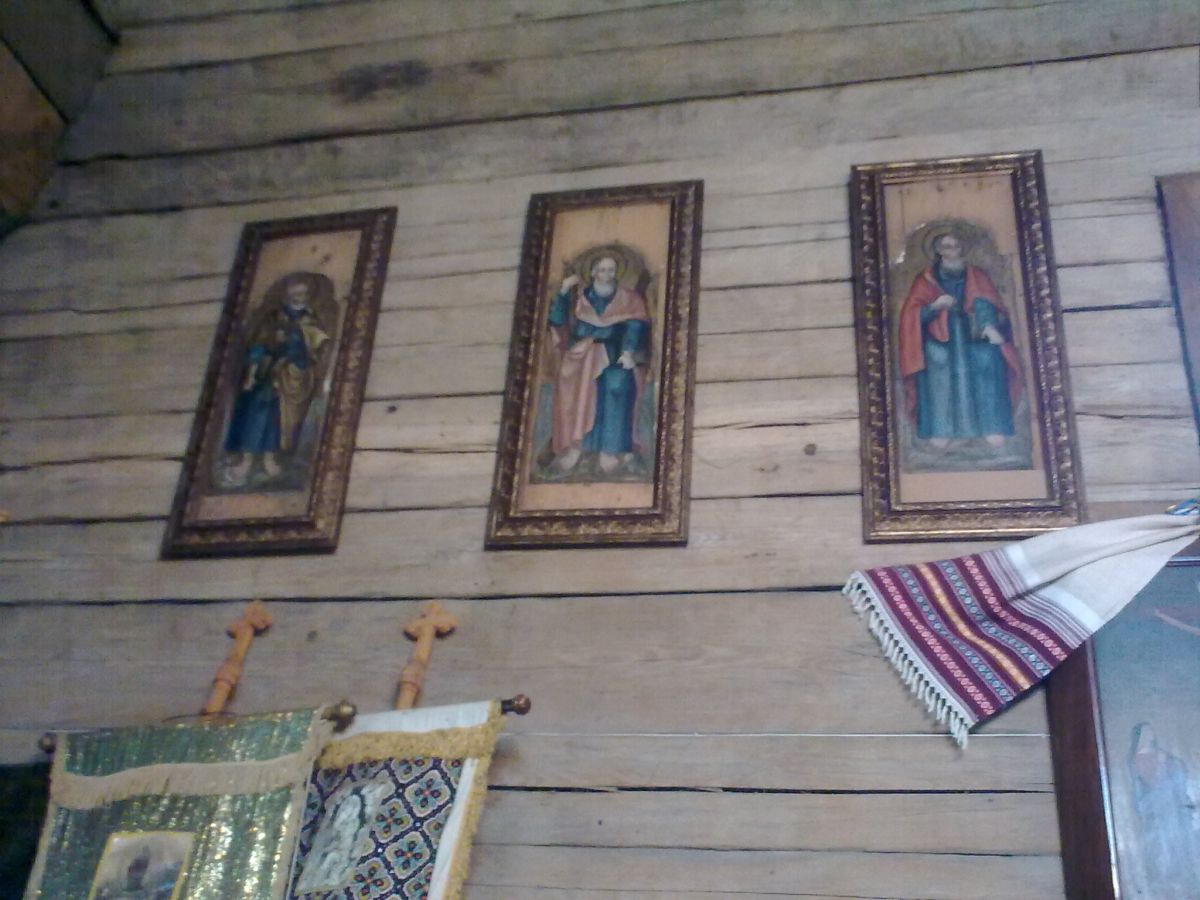 Пирогово. Церковь Покрова Пресвятой Богородицы из с. Канора. интерьер и убранство, от старого иконостаса остались 6 икон