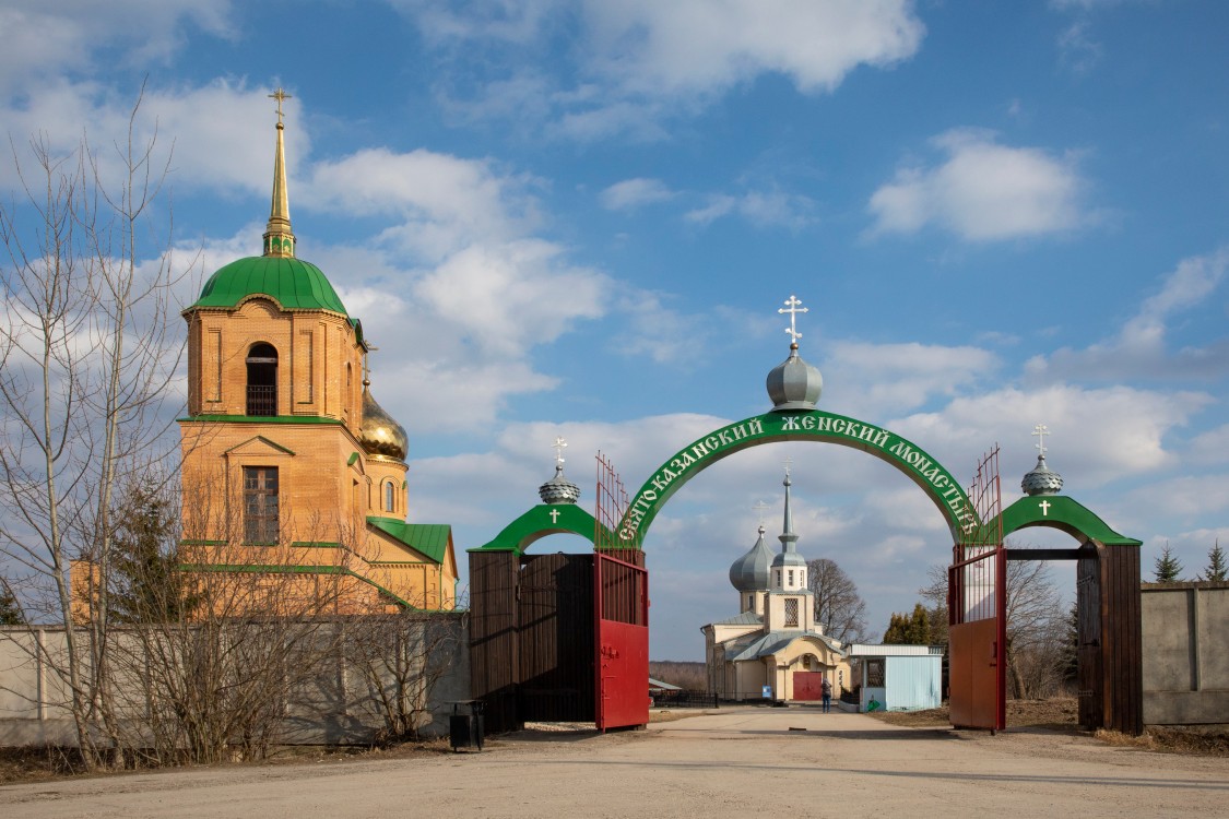 Казанский женский монастырь, Колюпаново (Алексин, город, Тульская область). общий вид в ландшафте