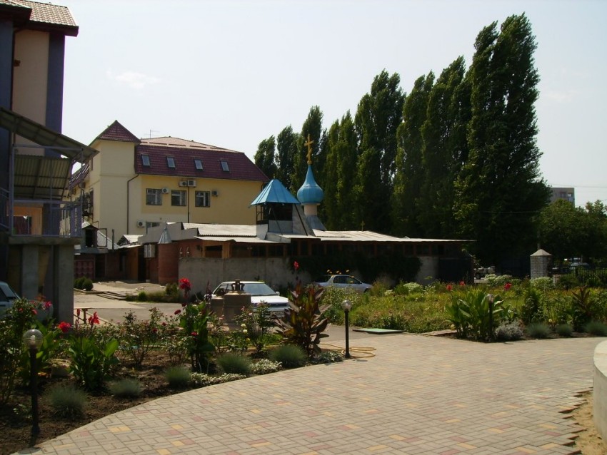 Церковь Покрова Пресвятой Богородицы (временная), Краснодар (Краснодар, город, Краснодарский край). общий вид в ландшафте