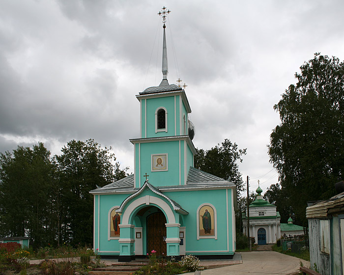 Церковь Корнилия Комельского, Грязовец (Грязовецкий район, Вологодская область). фасады, Западный фасад. На заднем плане Воздвиженская церковь.