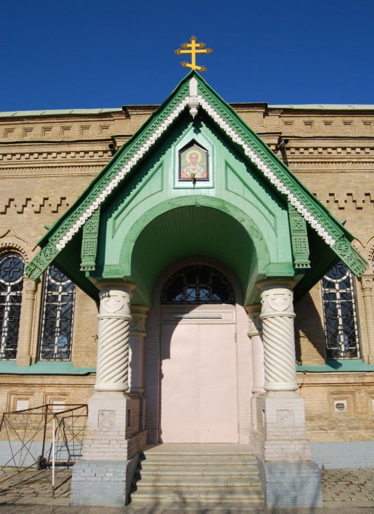 Собор Алексия, митрополита Московского, Самарканд (Узбекистан, Прочие страны). архитектурные детали, Один из боковых входов (с южной стороны)