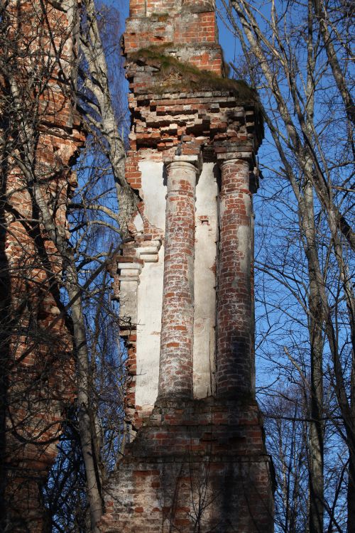 Церковь Покрова Пресвятой Богородицы, Покровское- на-Ухре, урочище (Даниловский район, Ярославская область). архитектурные детали