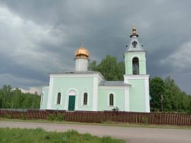 Алешня. Церковь Троицы Живоначальной