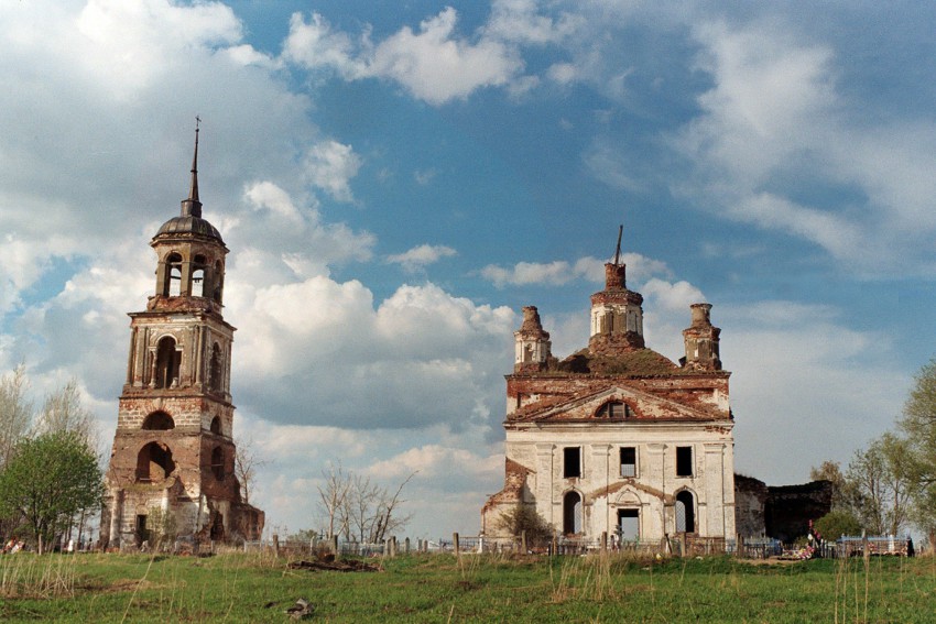 Бежицы. Церковь Успения Пресвятой Богородицы. фасады