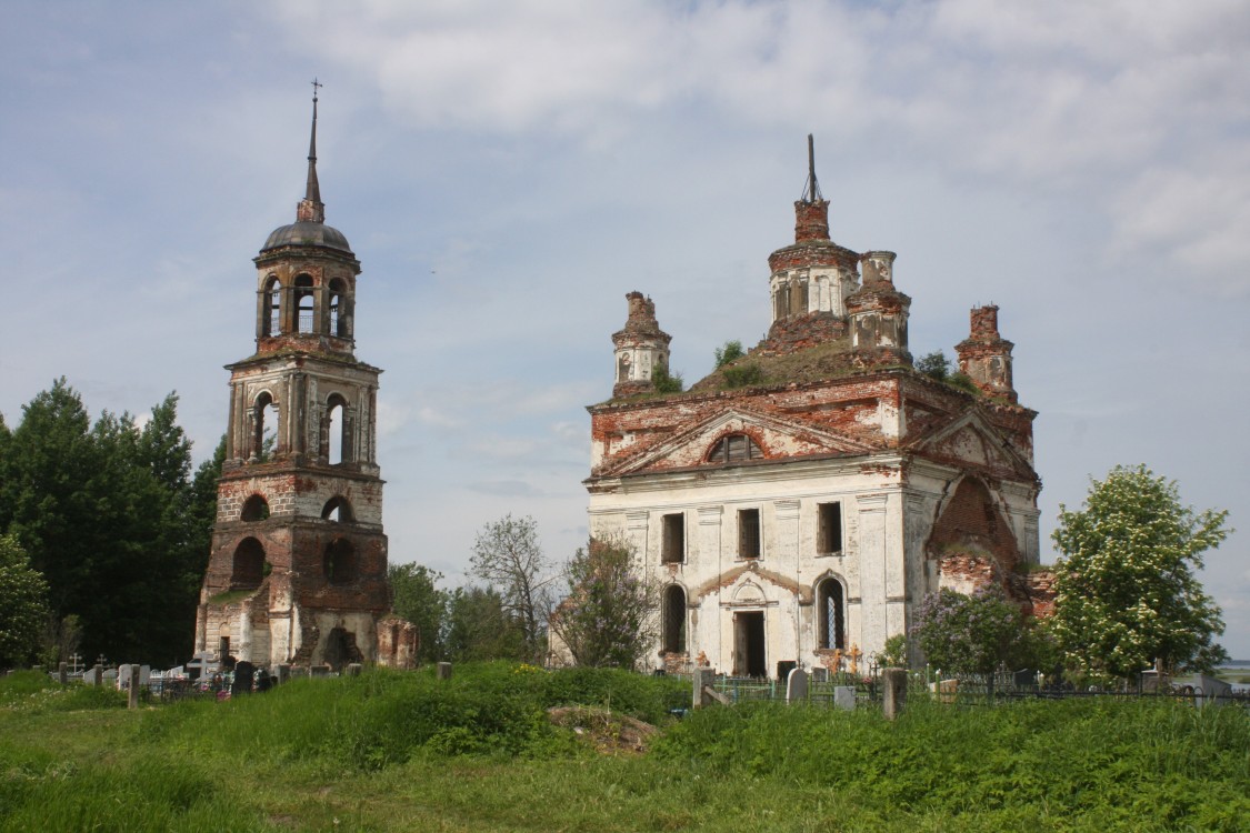 Бежицы. Церковь Успения Пресвятой Богородицы. фасады