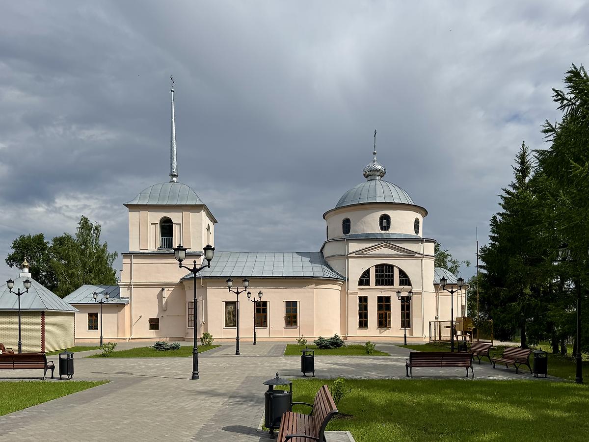 Вид с юга, общий вид в ландшафте. Собор Вознесения Господня, Сыктывкар (Сыктывкар, город, Республика Коми)