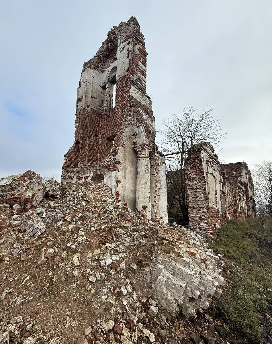 Вид с юго-запада, архитектурные детали. Церковь Рождества Христова в Запогостье, Шексна (Шекснинский район, Вологодская область)
