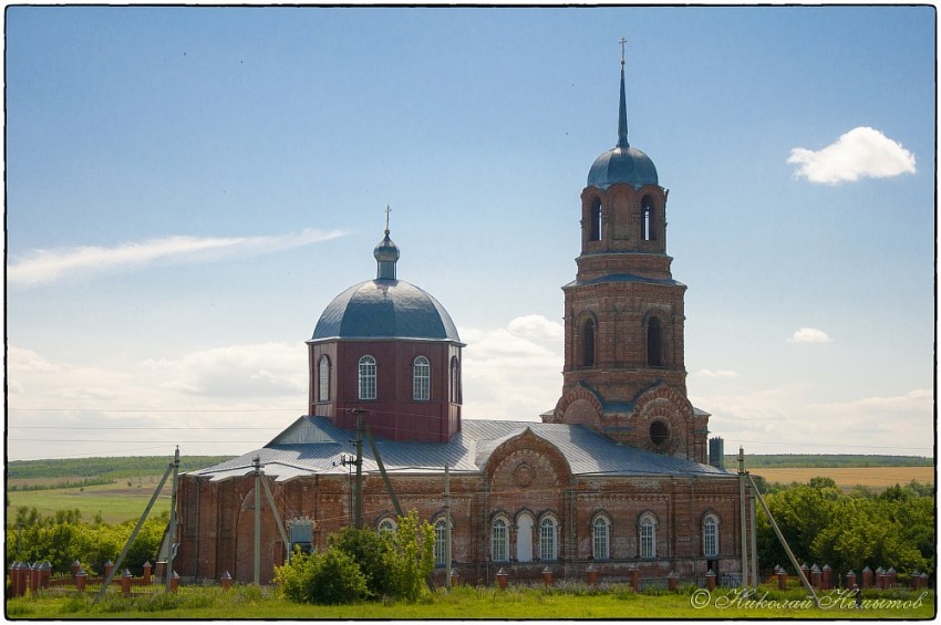 Романово. Церковь Михаила Архангела. общий вид в ландшафте