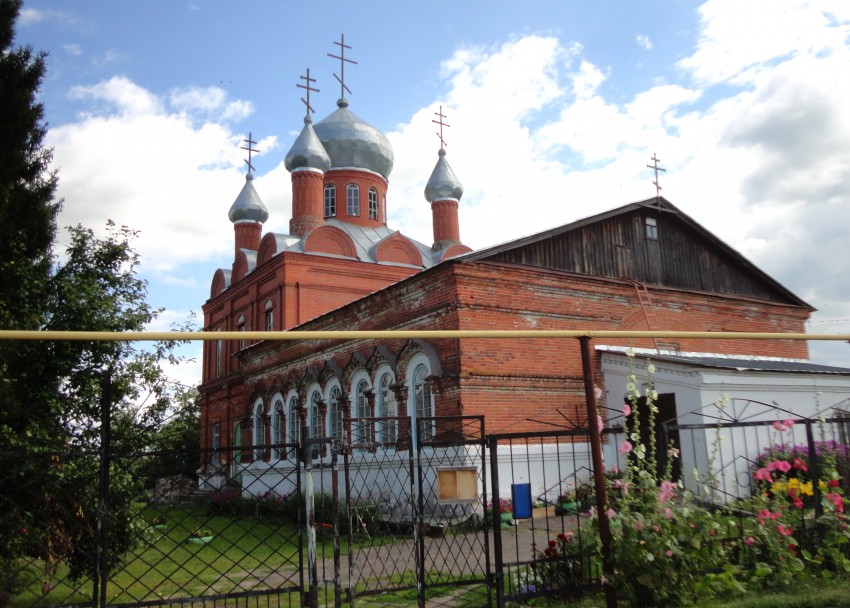 Церковь Троицы Живоначальной, Ульяново (Лукояновский район, Нижегородская область). фасады