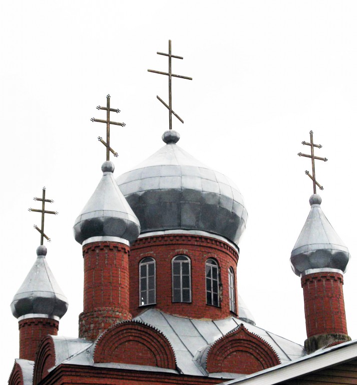 Ульяново. Церковь Троицы Живоначальной. архитектурные детали, Купола основного объема храма