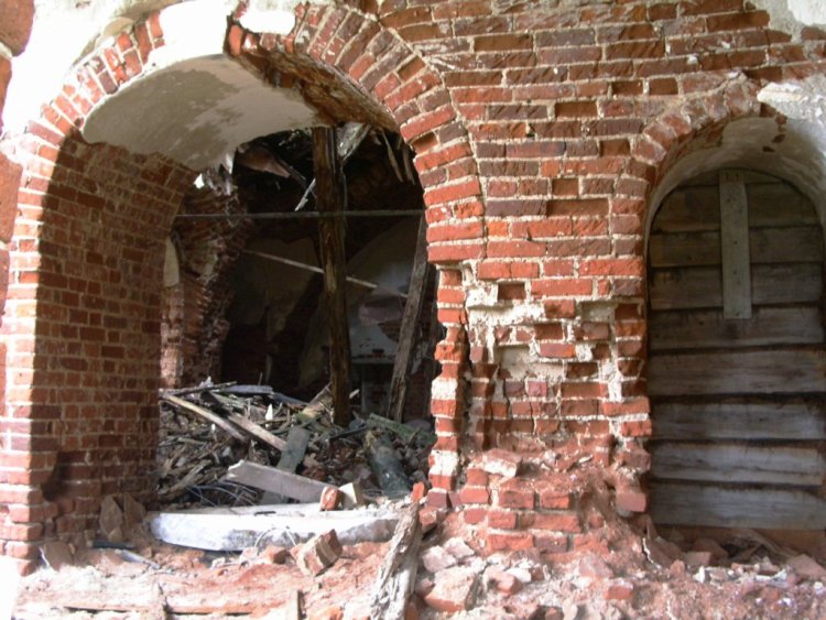 Церковь Михаила Архангела, Гам (Усть-Вымский район, Республика Коми). интерьер и убранство, алтарная часть