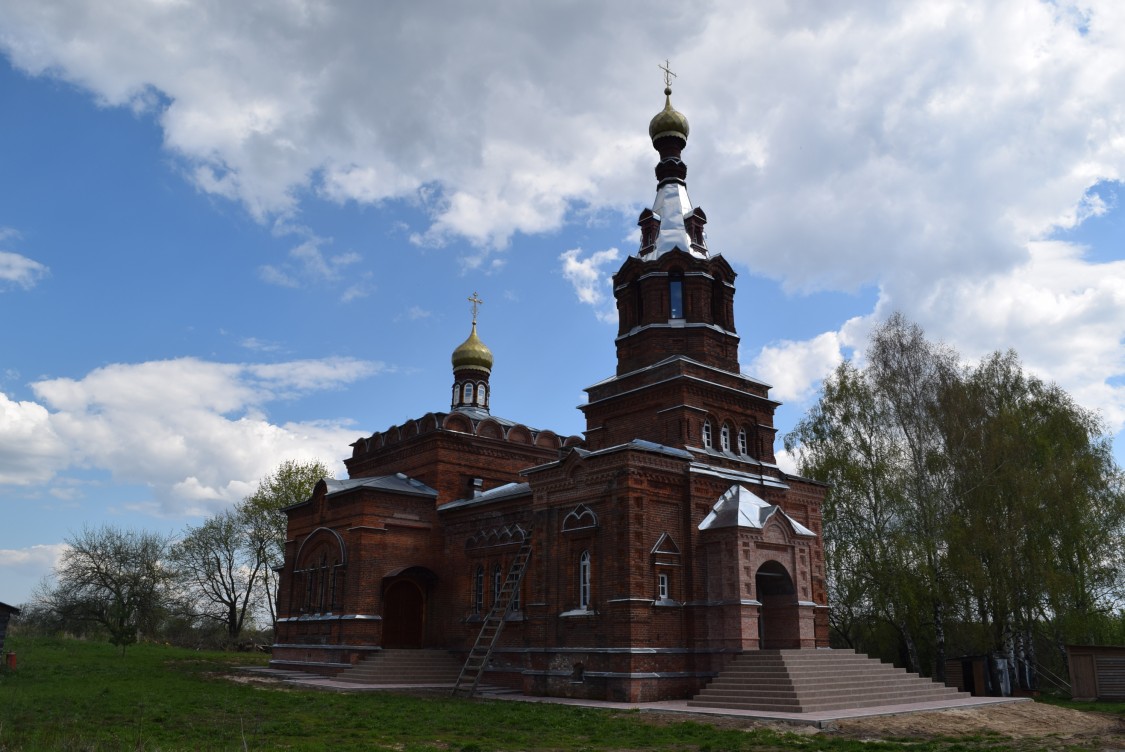 Церковь Троицы Живоначальной (новая), Варваренки (Бабынинский район, Калужская область). фасады, вид с северо-западной стороны
