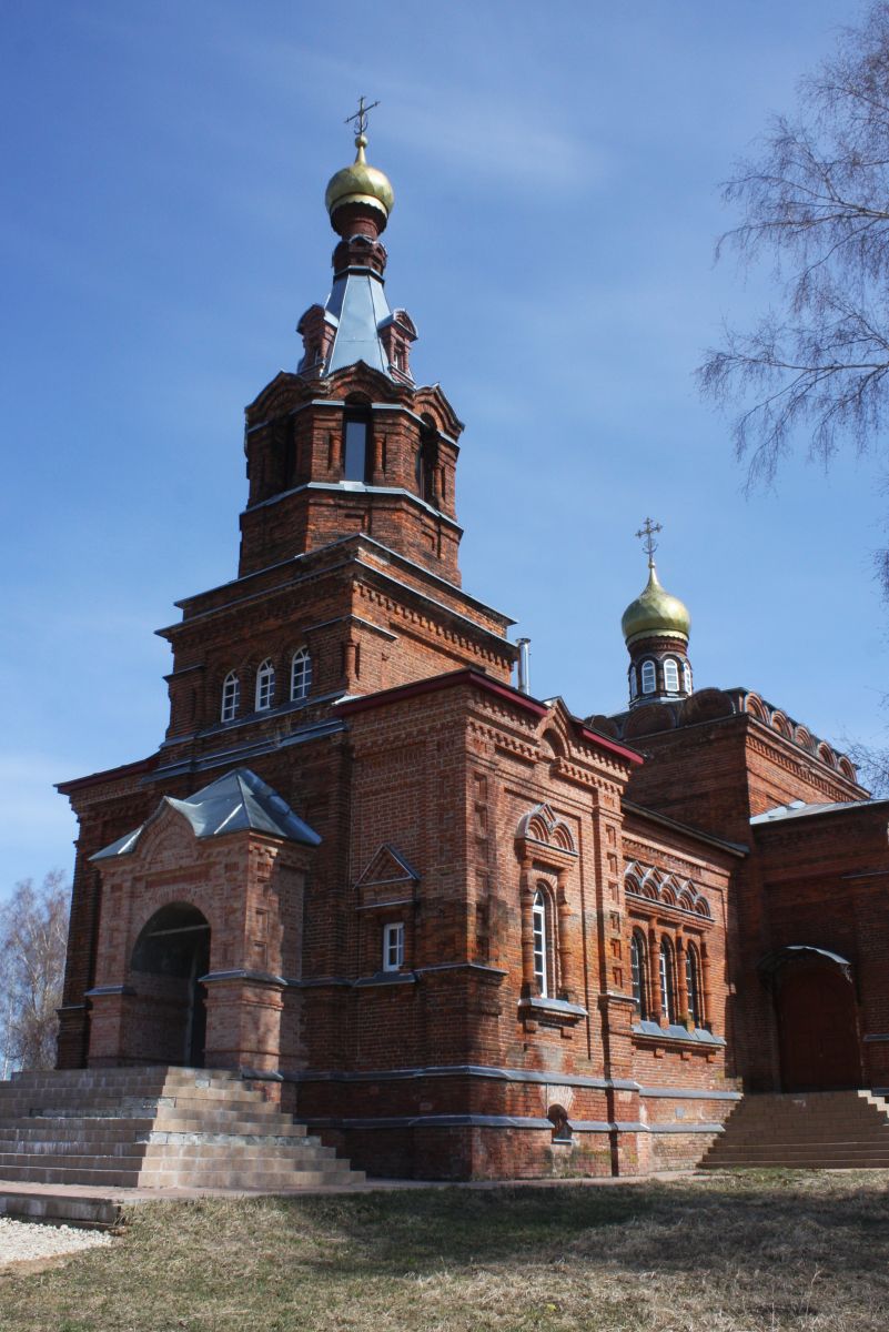 Варваренки. Церковь Троицы Живоначальной (новая). фасады