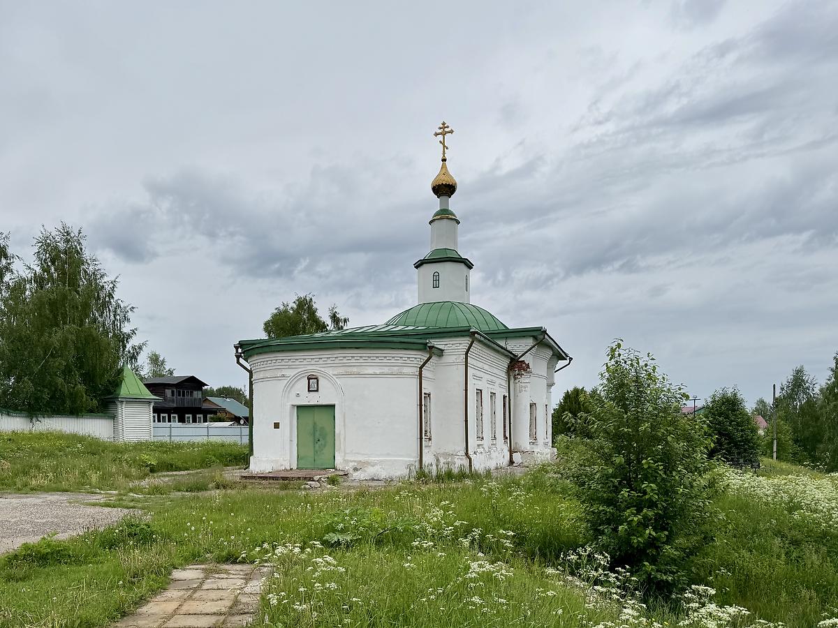 Вид с юго-запада, фасады. Михаило-Архангельский мужской монастырь. Церковь Михаила Архангела, Усть-Вымь (Усть-Вымский район, Республика Коми)