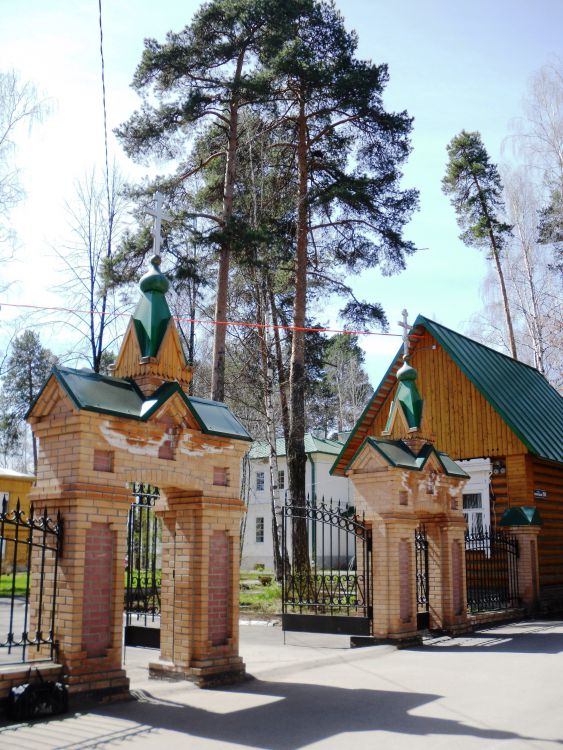 Пермь. Церковь Владимира равноапостольного в Нижней Курье. дополнительная информация, входные ворота