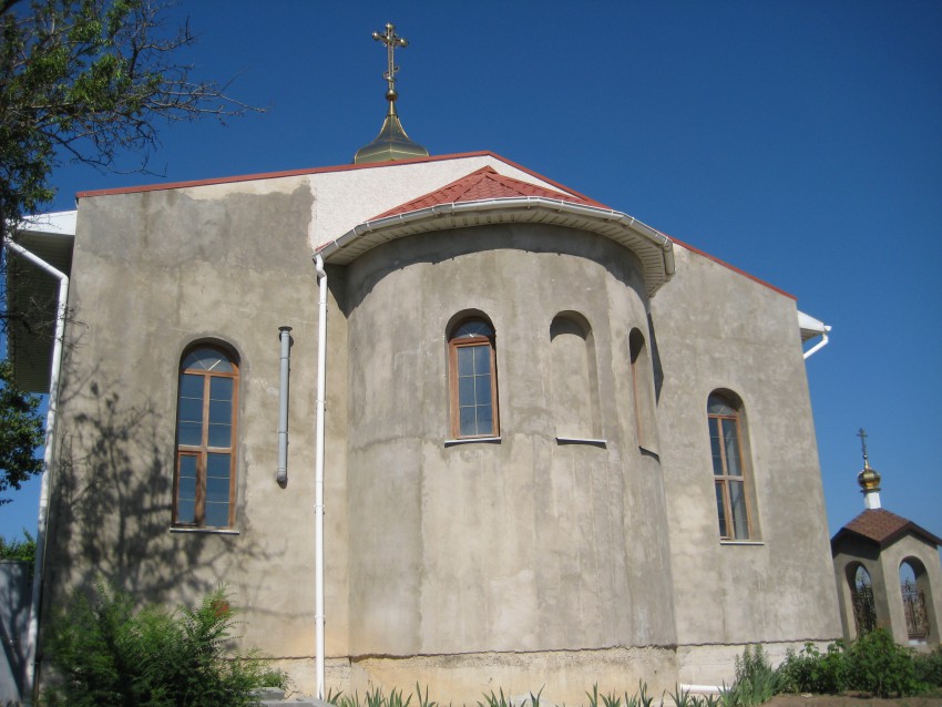 Церковь Порфирия, епископа Симферопольского и Крымского, Заозёрное (Евпатория, город, Республика Крым). общий вид в ландшафте