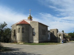 Заозёрное. Церковь Порфирия, епископа Симферопольского и Крымского