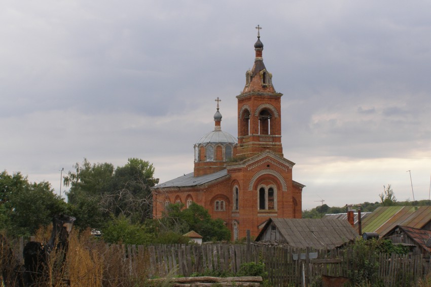Липово. Церковь Тихона Задонского. общий вид в ландшафте