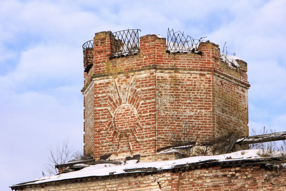 Григорово. Церковь Троицы Живоначальной. архитектурные детали, Остатки колокольни.