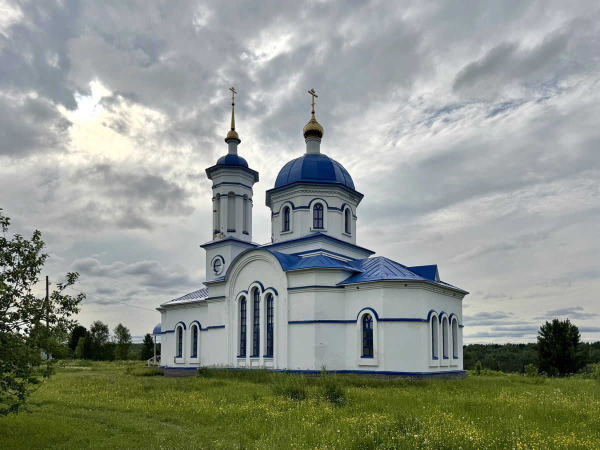 Вид с юго-востока, фасады. Ыбский Серафимовский женский монастырь. Церковь Серафима Саровского, Ыб (Сыктывдинский район, Республика Коми)