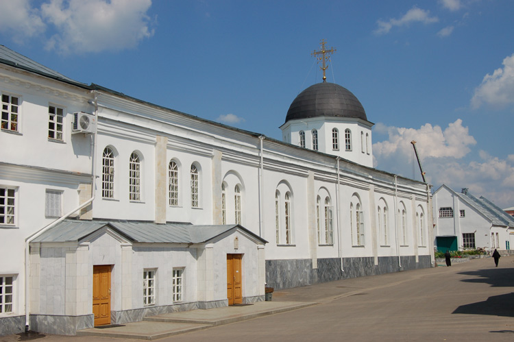 Алатырь. Троицкий мужской монастырь. Церковь Сергия Радонежского. фасады