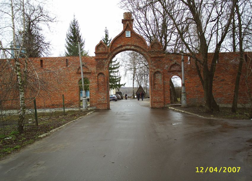 Мичуринск. Козловский Троицкий монастырь. дополнительная информация, Монастырские ворота