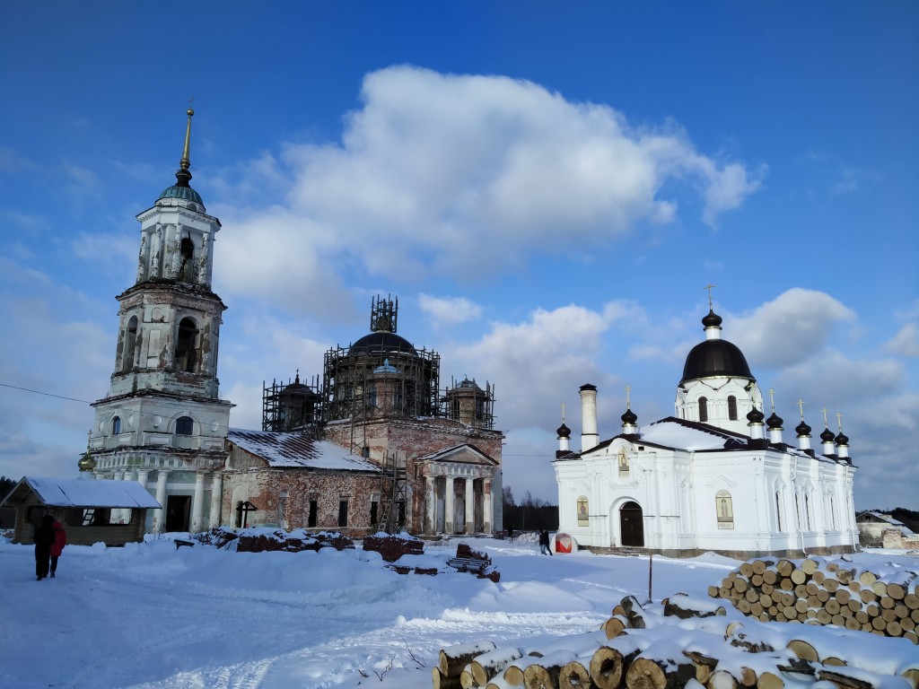 Труженик (Теребени). Николо-Теребенский женский монастырь. фасады