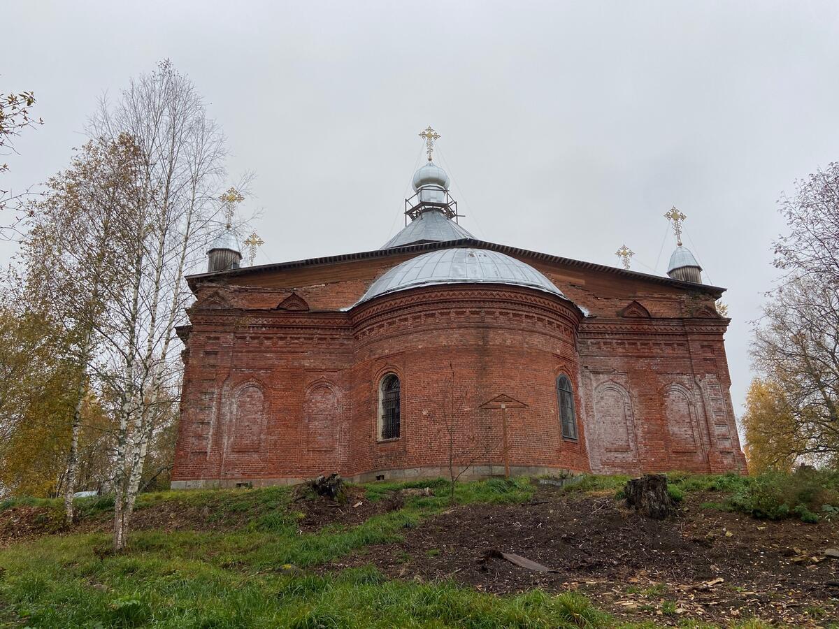 Храм в с. Раевское. Вид с востока , фасады. Церковь Благовещения Пресвятой Богородицы, Раевское (Максатихинский район, Тверская область)