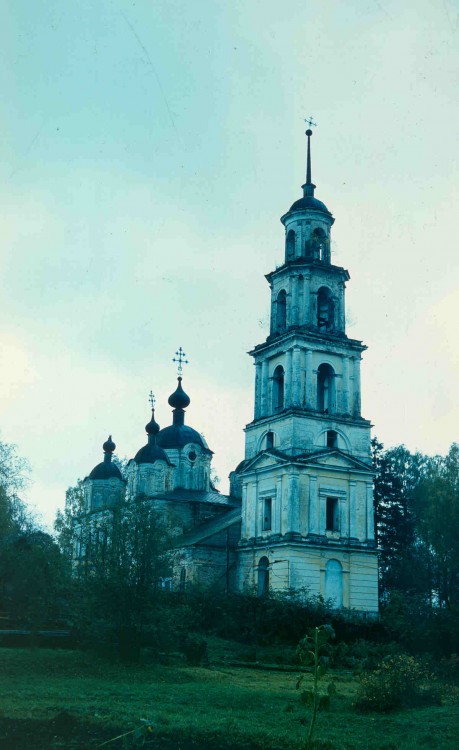 Осечно. Церковь Троицы Живоначальной. фасады, фото 1994