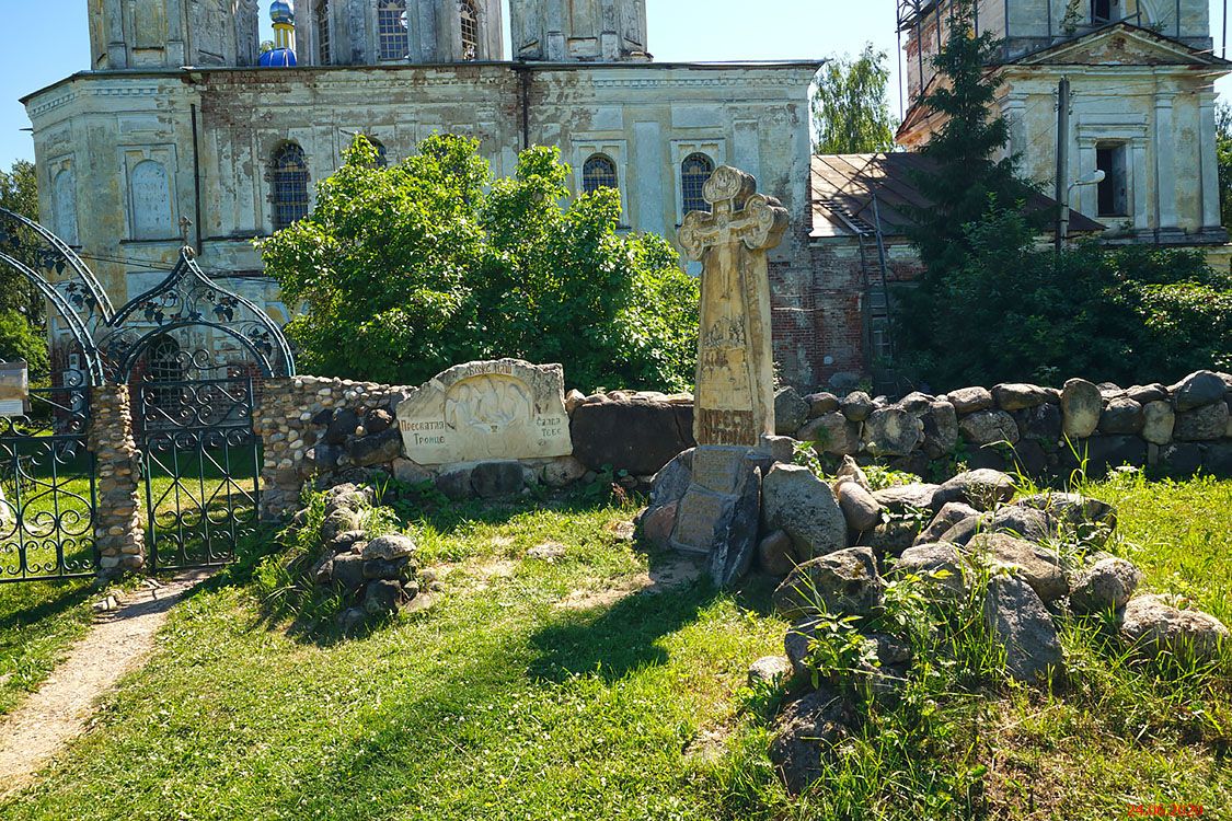 Церковь Троицы Живоначальной, Осечно (Вышневолоцкий район и г. Вышний Волочёк, Тверская область). дополнительная информация