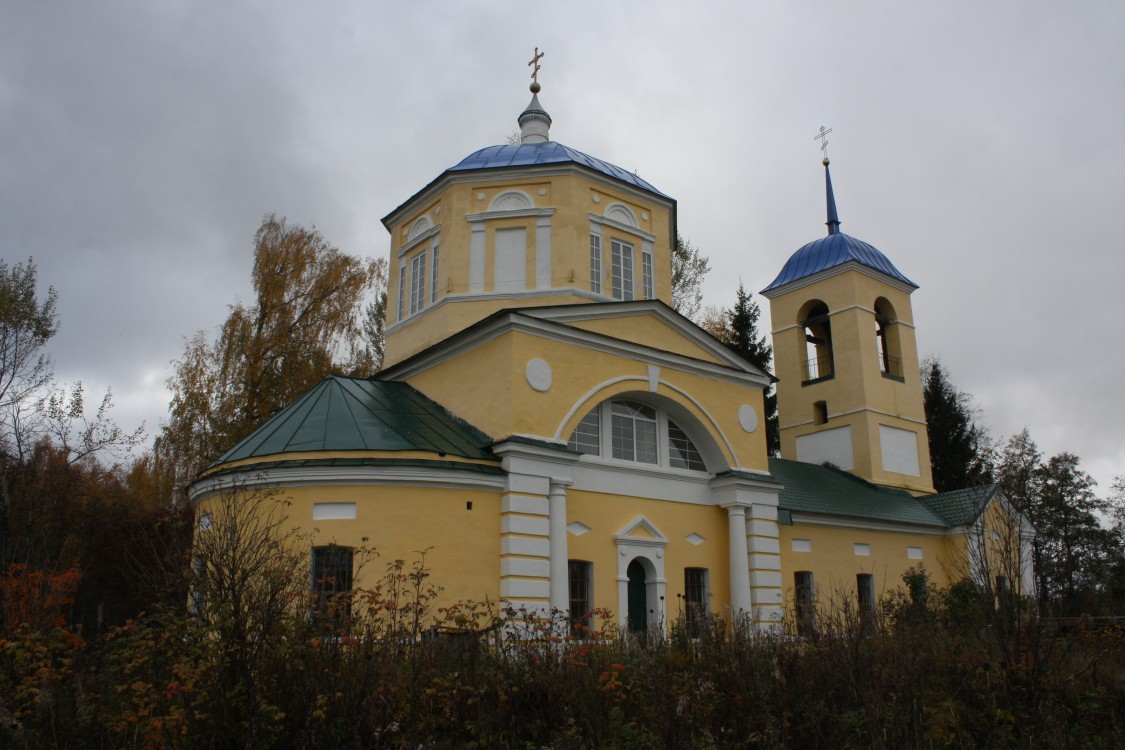 Церковь Покрова Пресвятой Богородицы, Озеряево (Вышневолоцкий район и г. Вышний Волочёк, Тверская область). фасады