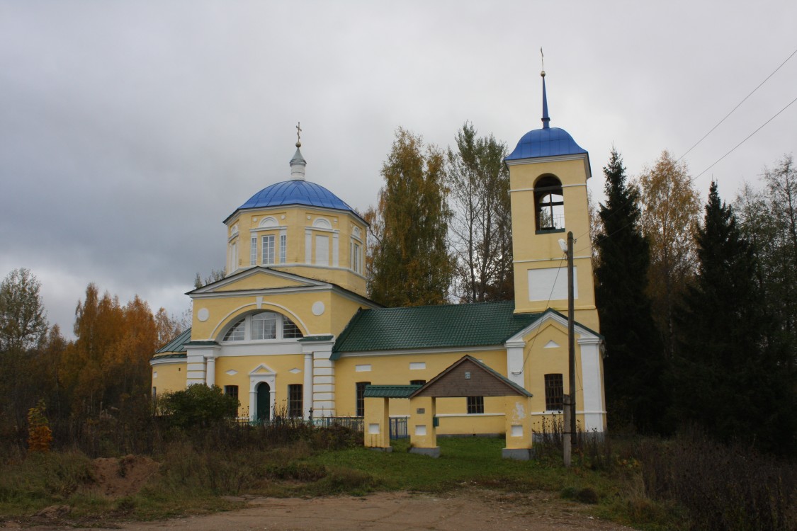 Церковь Покрова Пресвятой Богородицы, Озеряево (Вышневолоцкий район и г. Вышний Волочёк, Тверская область). фасады