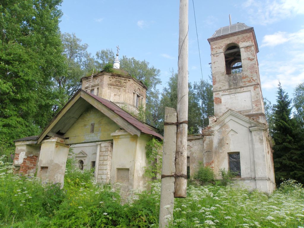 Церковь Покрова Пресвятой Богородицы, Озеряево (Вышневолоцкий район и г. Вышний Волочёк, Тверская область). фасады