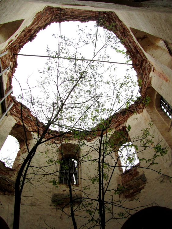 Церковь Димитрия Ростовского, Нишевицы (Торопецкий район, Тверская область). интерьер и убранство, рухнувший свод восьмерика