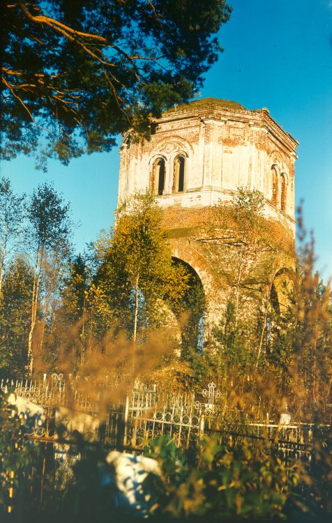 Луначарское. Церковь Тихвинской иконы Божией Матери. фасады, 1994