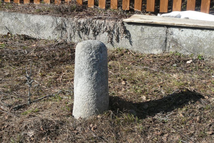 Церковь Николая Чудотворца, Раменье (Спировский район, Тверская область). дополнительная информация, Столбик коновязи