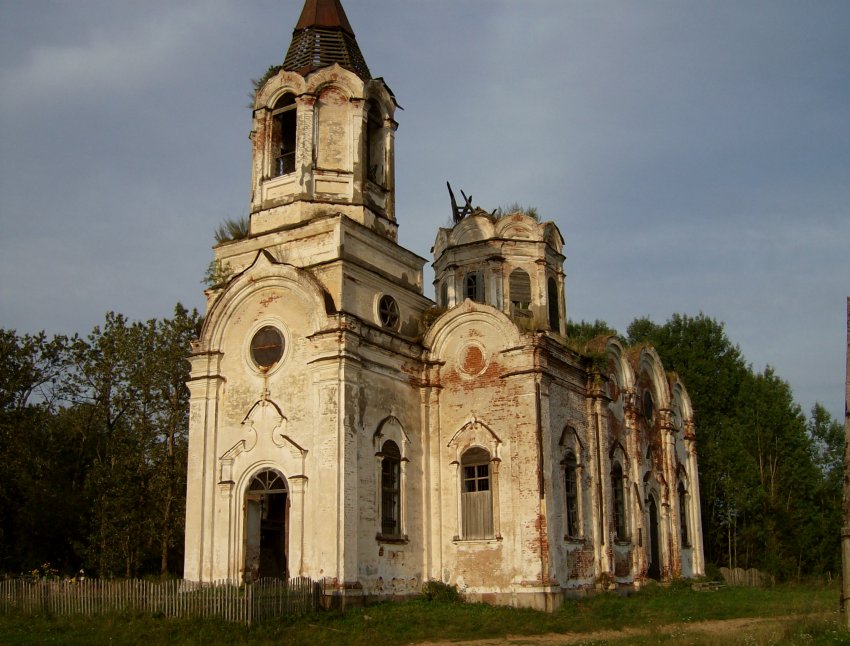 Церковь Петра и Павла, Тарасово (Спировский район, Тверская область). фасады