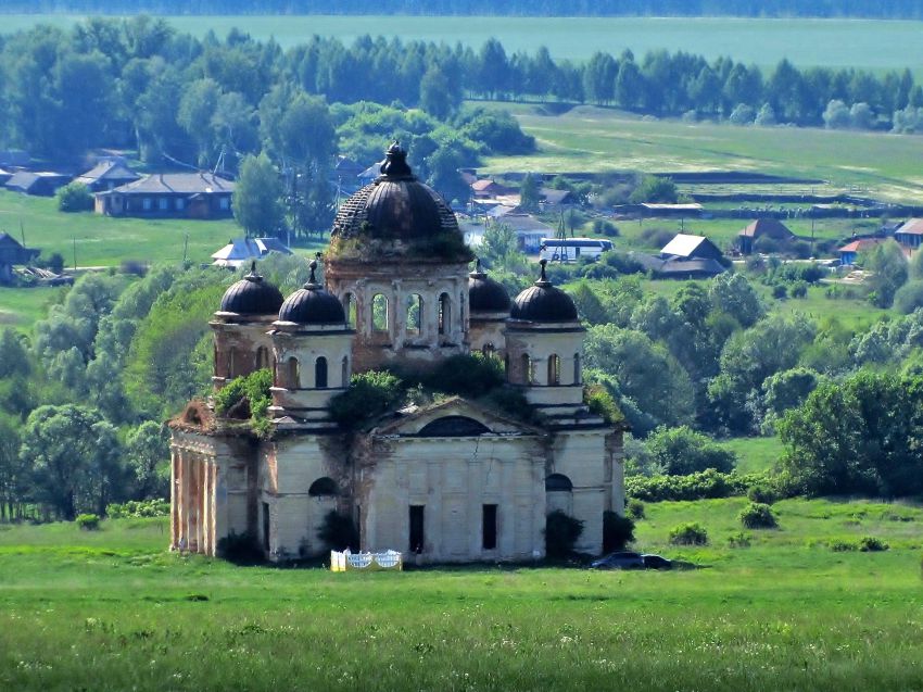 Церковь Троицы Живоначальной, Пятино (Инзенский район, Ульяновская область). общий вид в ландшафте, восточный фасад