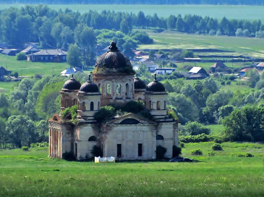 Пятино. Церковь Троицы Живоначальной. общий вид в ландшафте, восточный фасад